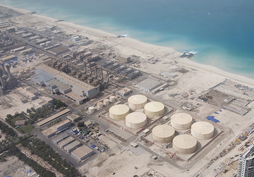 Entsalzungsanlagen wie der Dschabal-Ali-Komplex in Dubai ringen dem Meer Milliarden Liter Trinkwasser ab.